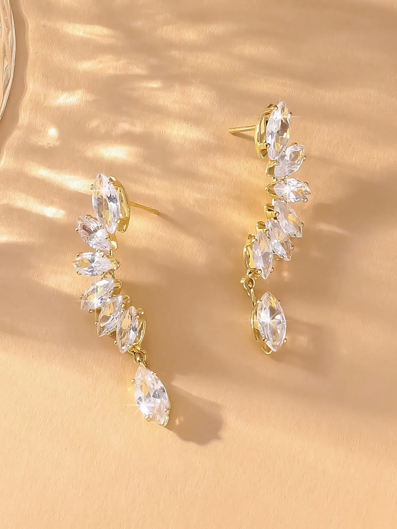 1 Pair Fashionable Zirconia Hoop Earrings, Elegant And Versatile, Suitable For Women, Suitable For Daily Wear, Parties, Valentine's Day, Dates, Music Festivals, And As Decorative Gifts
