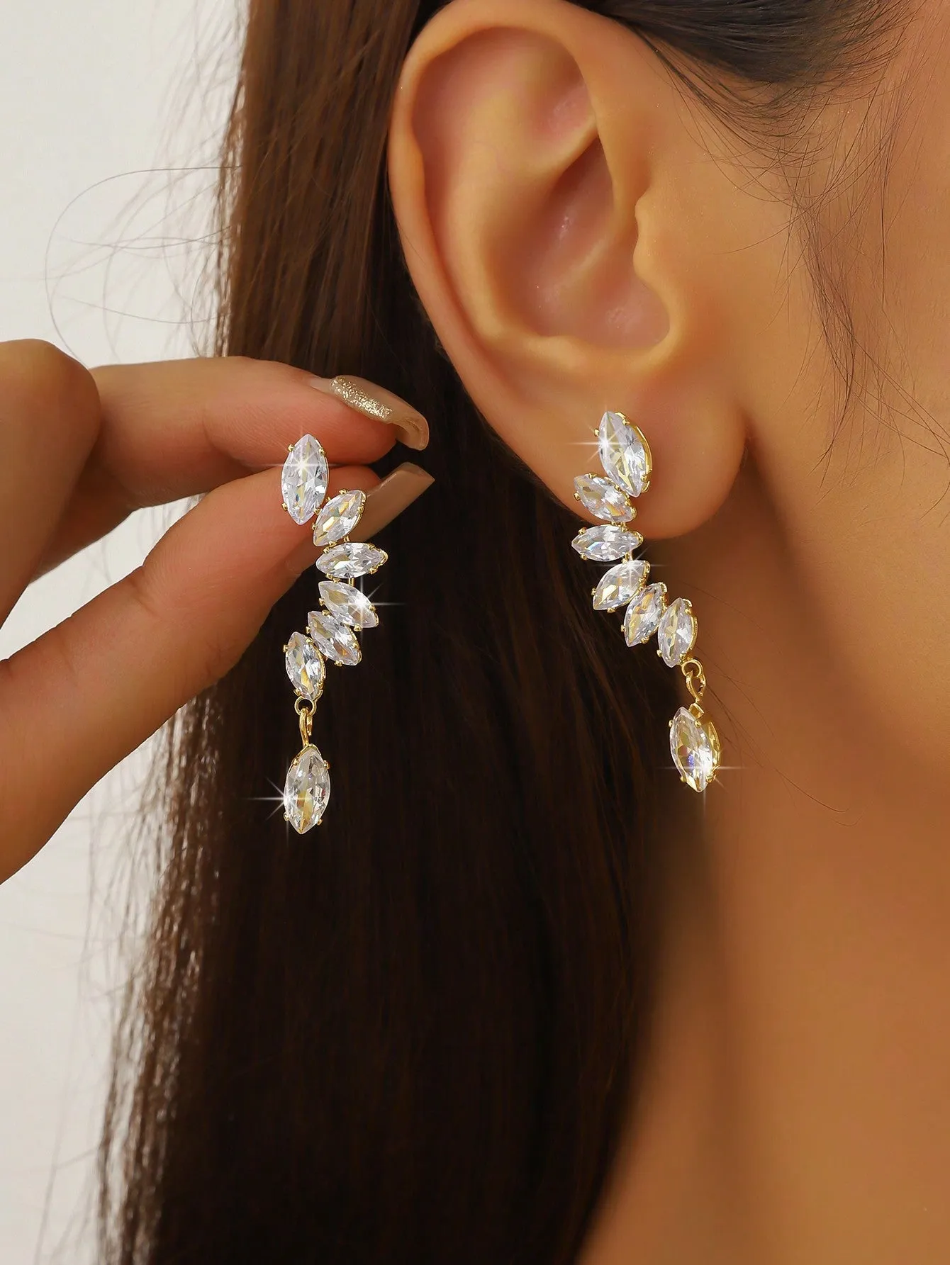 1 Pair Fashionable Zirconia Hoop Earrings, Elegant And Versatile, Suitable For Women, Suitable For Daily Wear, Parties, Valentine's Day, Dates, Music Festivals, And As Decorative Gifts
