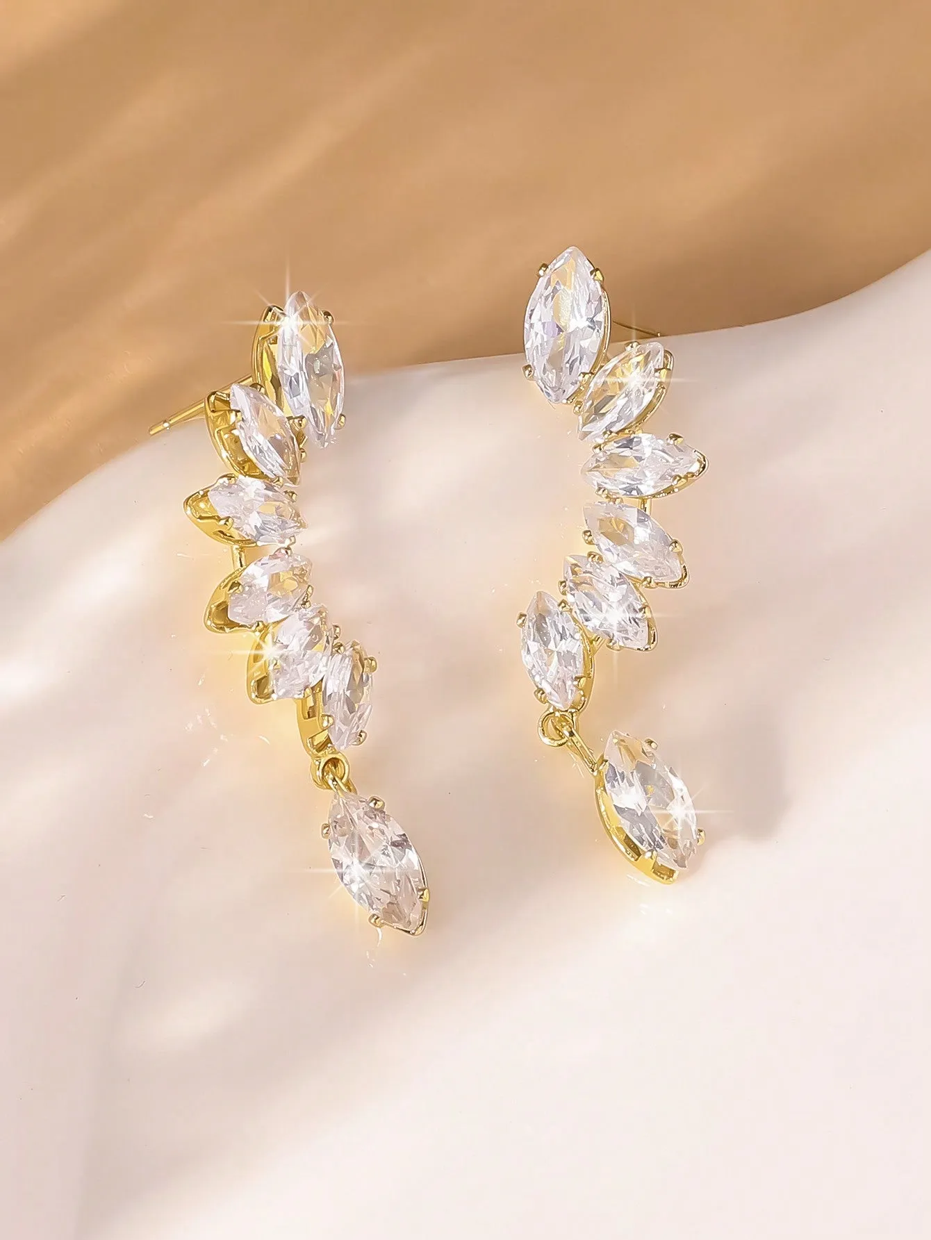 1 Pair Fashionable Zirconia Hoop Earrings, Elegant And Versatile, Suitable For Women, Suitable For Daily Wear, Parties, Valentine's Day, Dates, Music Festivals, And As Decorative Gifts