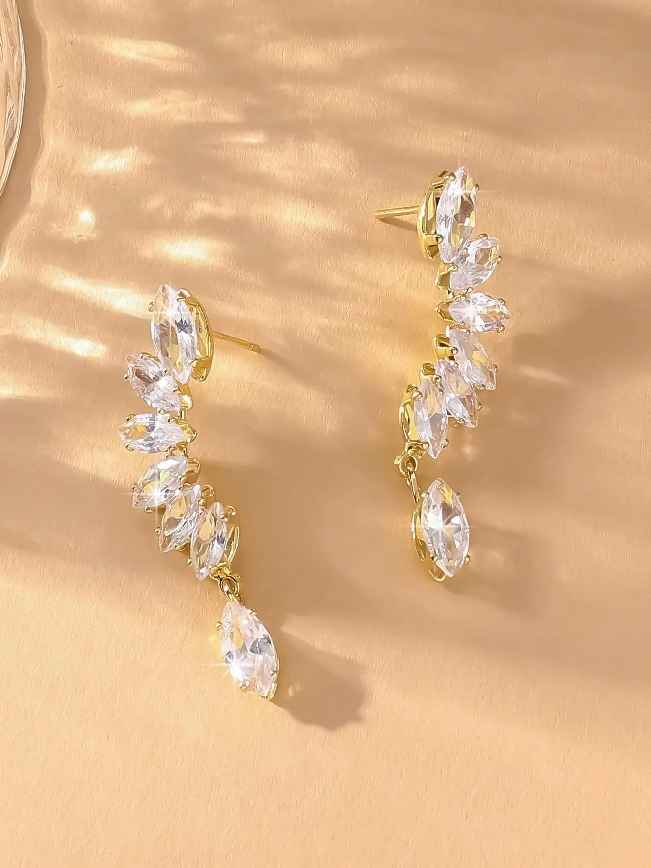 1 Pair Fashionable Zirconia Hoop Earrings, Elegant And Versatile, Suitable For Women, Suitable For Daily Wear, Parties, Valentine's Day, Dates, Music Festivals, And As Decorative Gifts