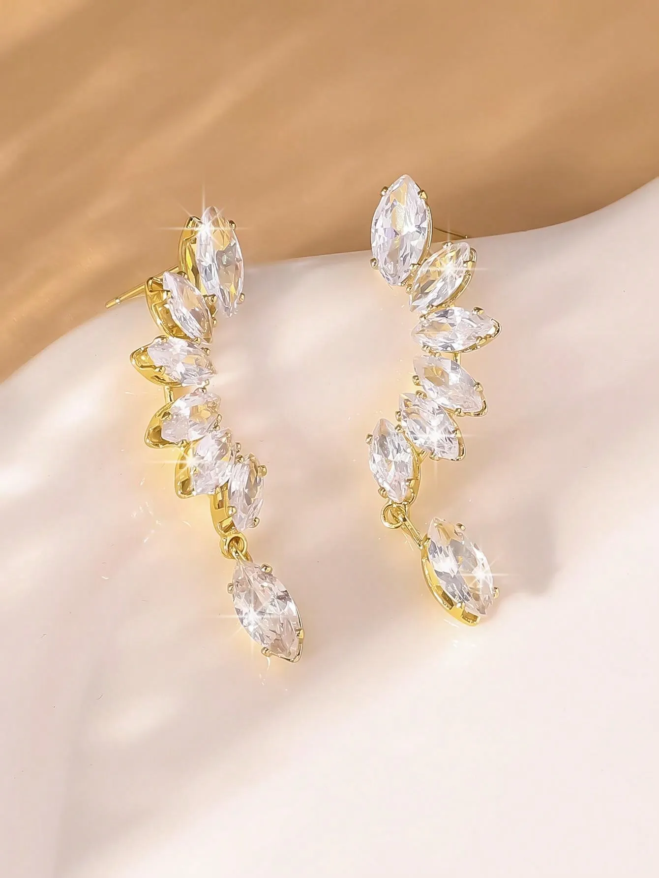 1 Pair Fashionable Zirconia Hoop Earrings, Elegant And Versatile, Suitable For Women, Suitable For Daily Wear, Parties, Valentine's Day, Dates, Music Festivals, And As Decorative Gifts