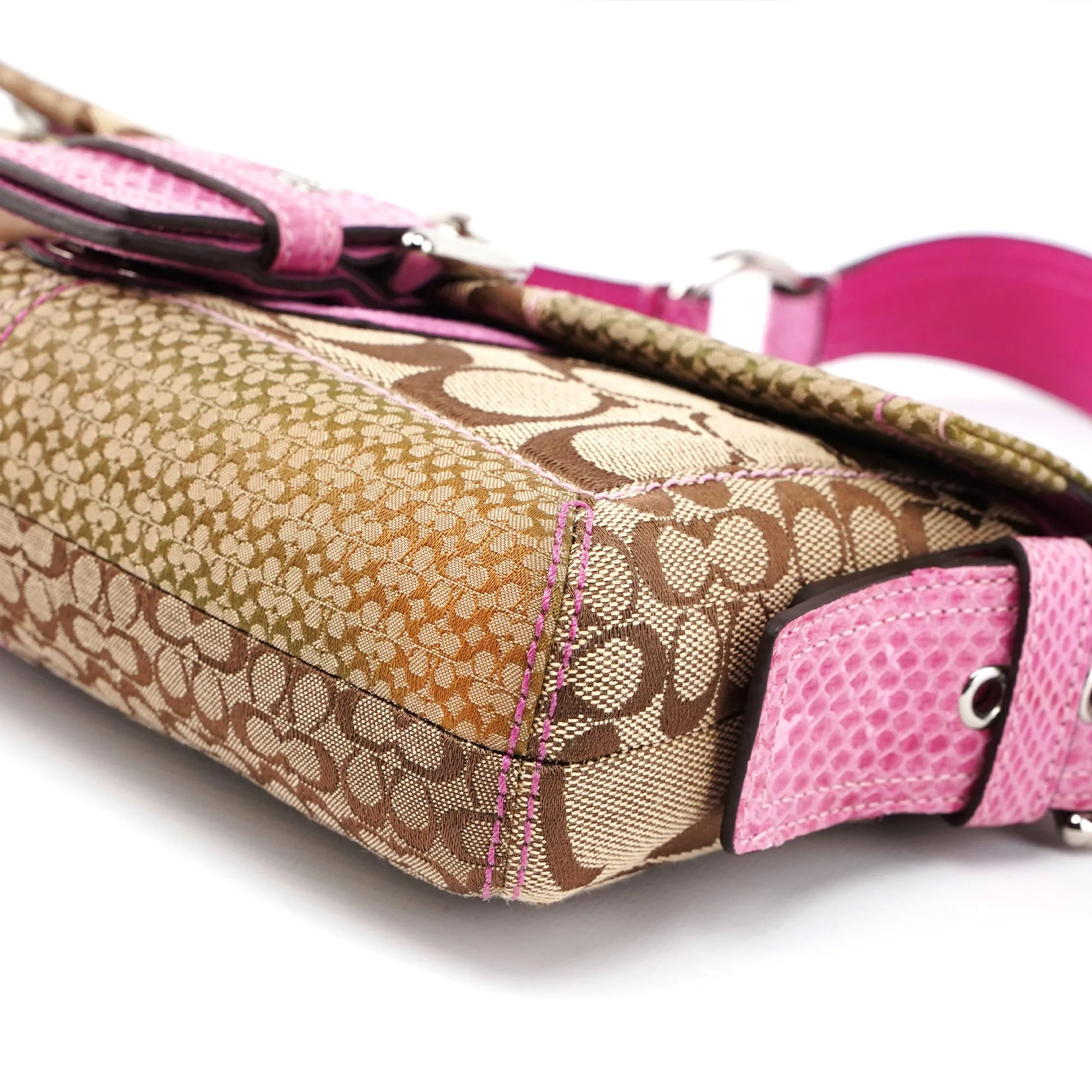 3689 Beige Pink Signature C Soho Shoulder Bag