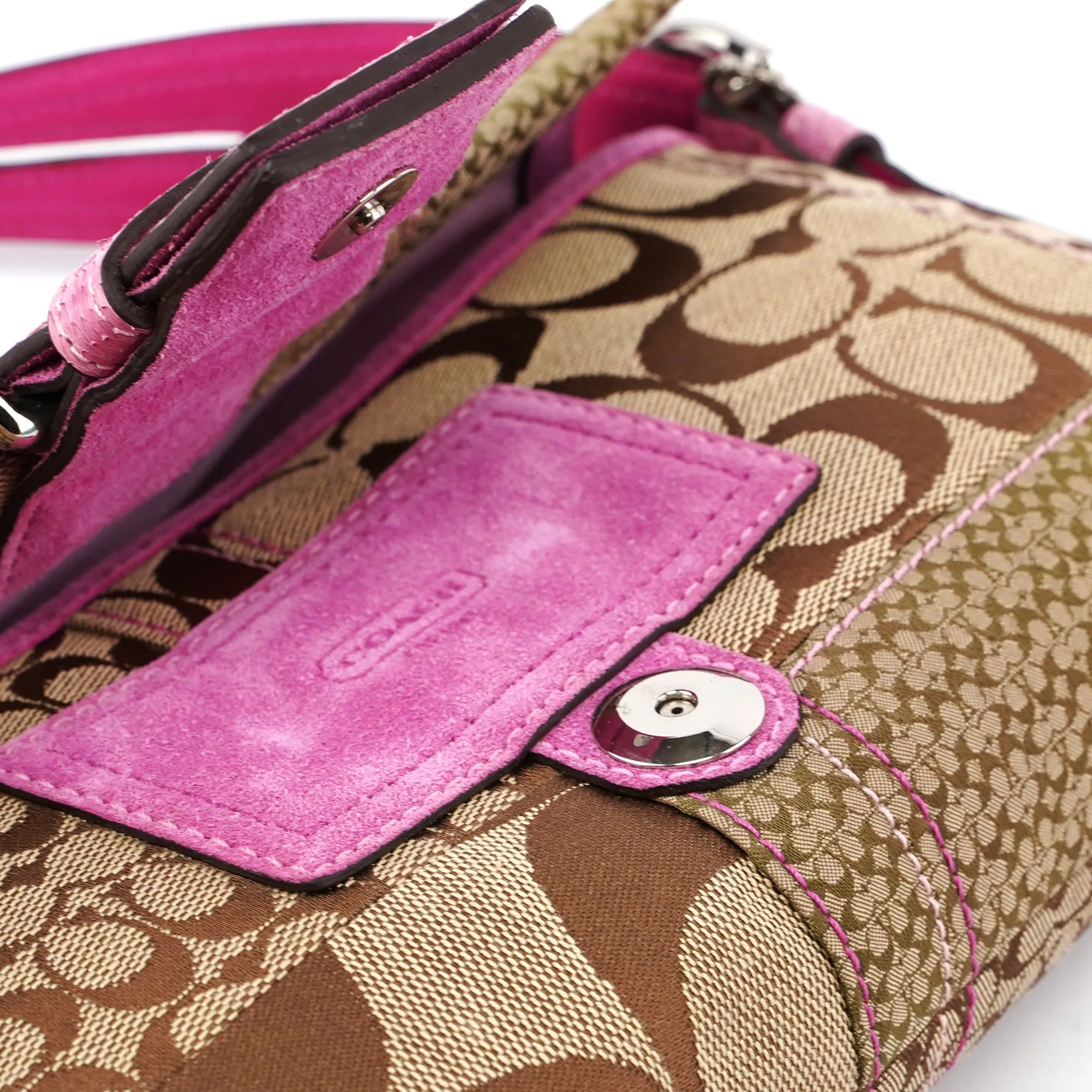 3689 Beige Pink Signature C Soho Shoulder Bag