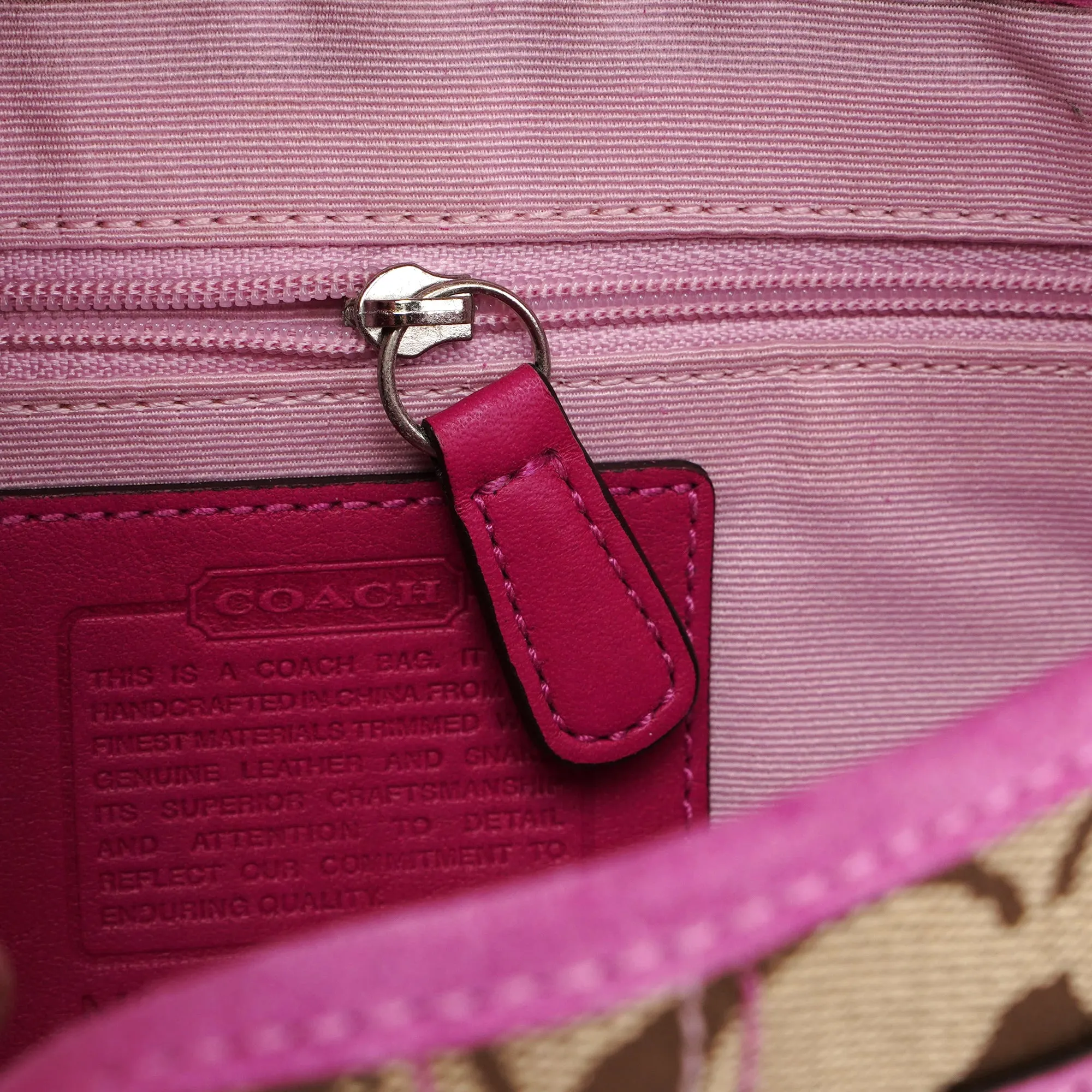 3689 Beige Pink Signature C Soho Shoulder Bag