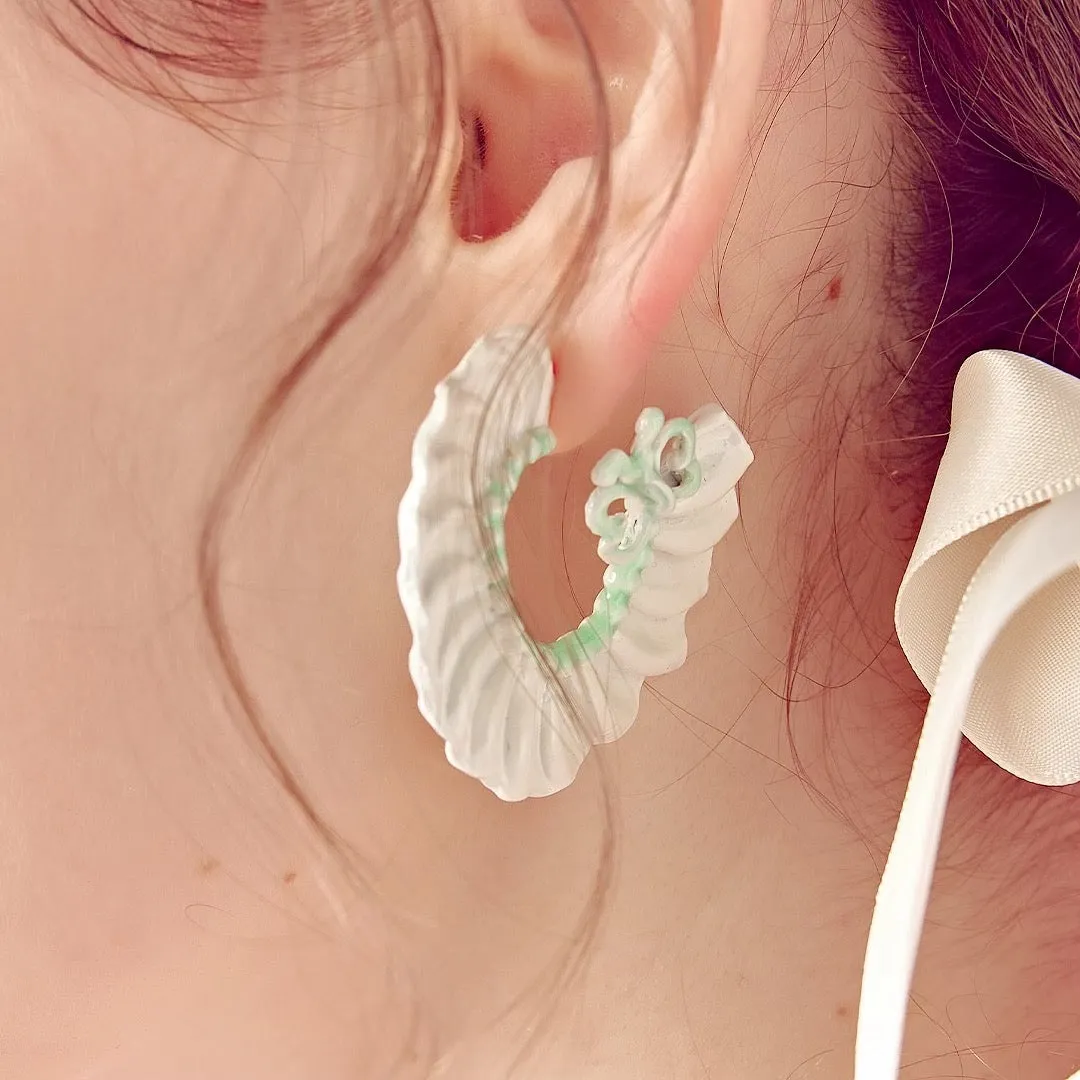 Butterfly Cream Hoop Pierced Earrings (Pair)【Japan Jewelry】