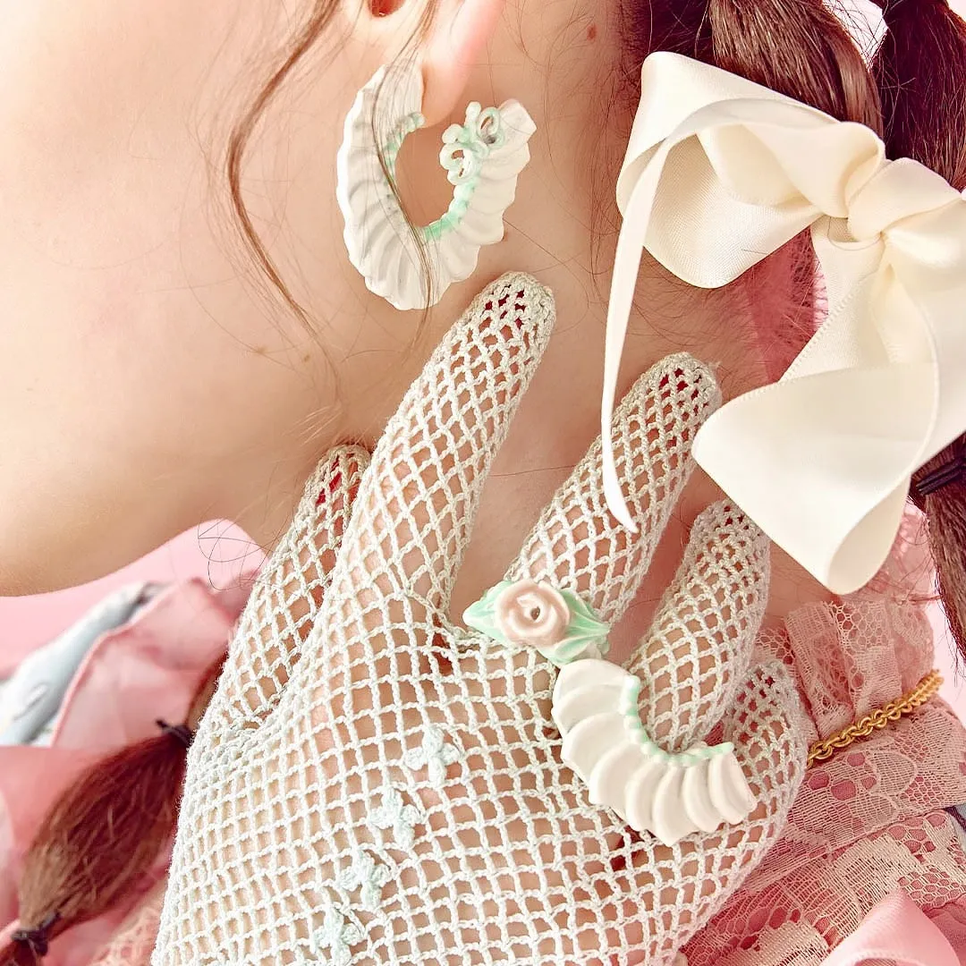 Butterfly Cream Hoop Pierced Earrings (Pair)【Japan Jewelry】