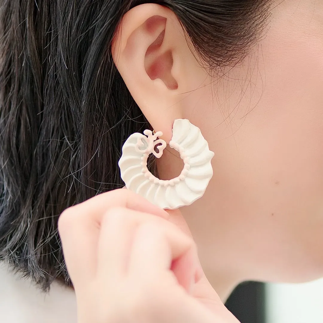 Butterfly Cream Hoop Pierced Earrings (Pair)【Japan Jewelry】