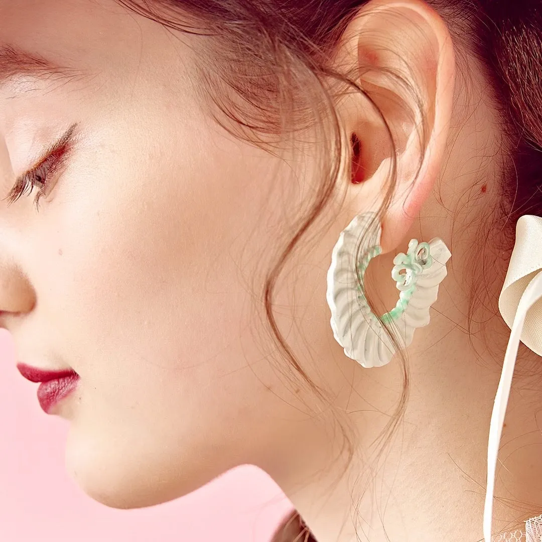 Butterfly Cream Hoop Pierced Earrings (Pair)【Japan Jewelry】