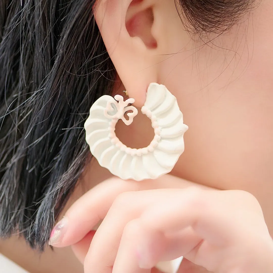 Butterfly Cream Hoop Pierced Earrings (Pair)【Japan Jewelry】