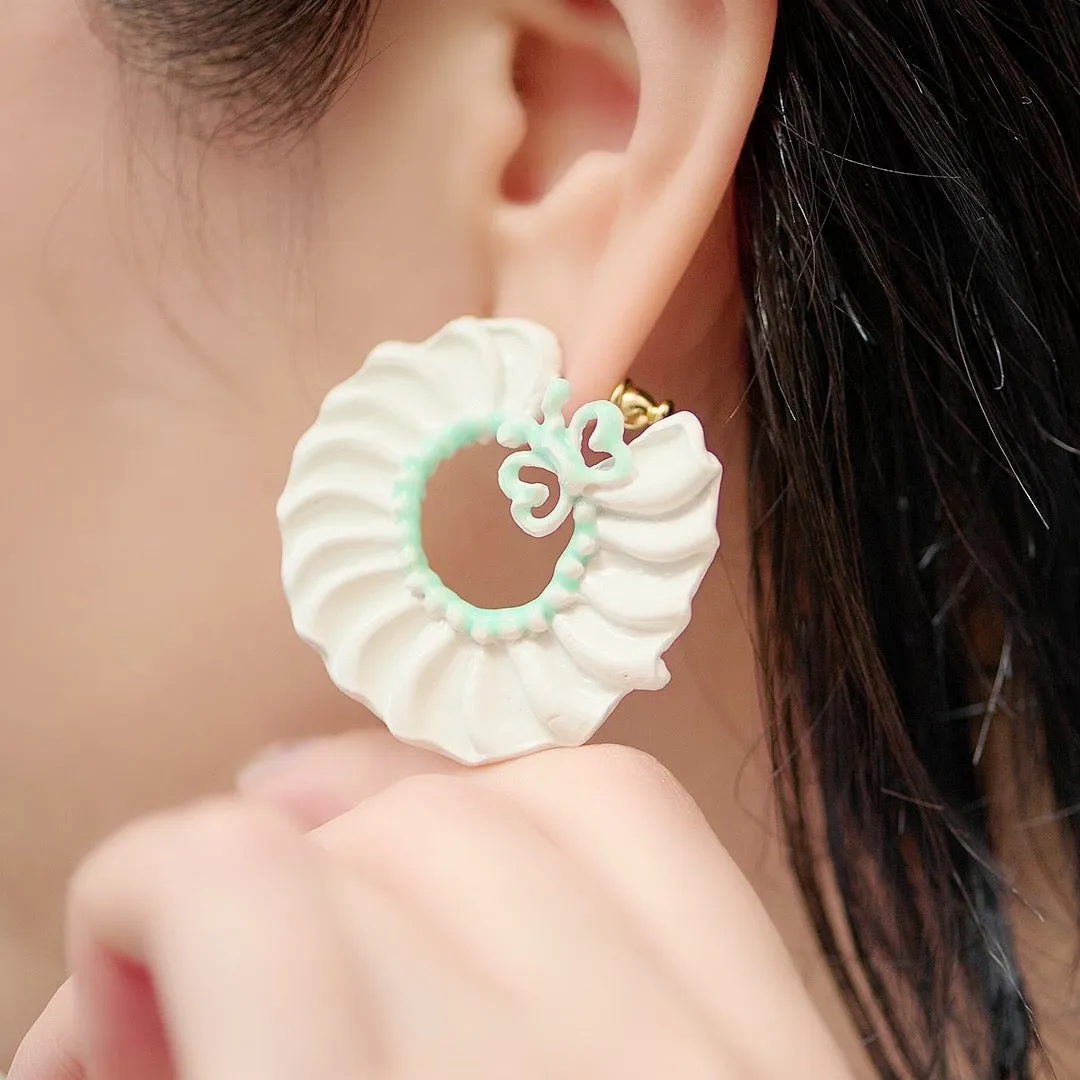 Butterfly Cream Hoop Pierced Earrings (Pair)【Japan Jewelry】