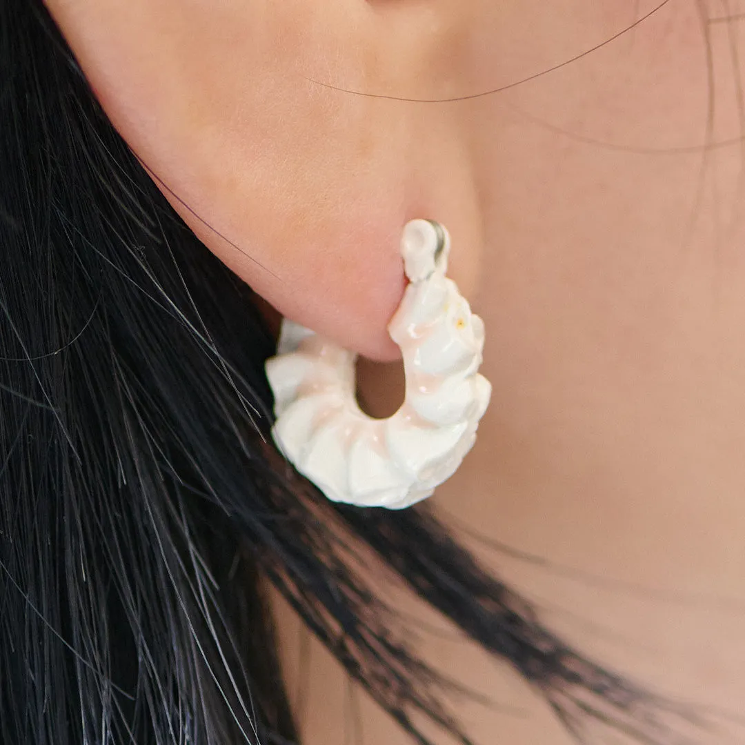 Frill Cream Small Hoop Pierced Earring (Pink / Single)【Japan Jewelry】