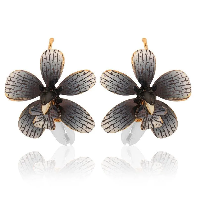 Golden Grey Shell Flower Stud Earrings