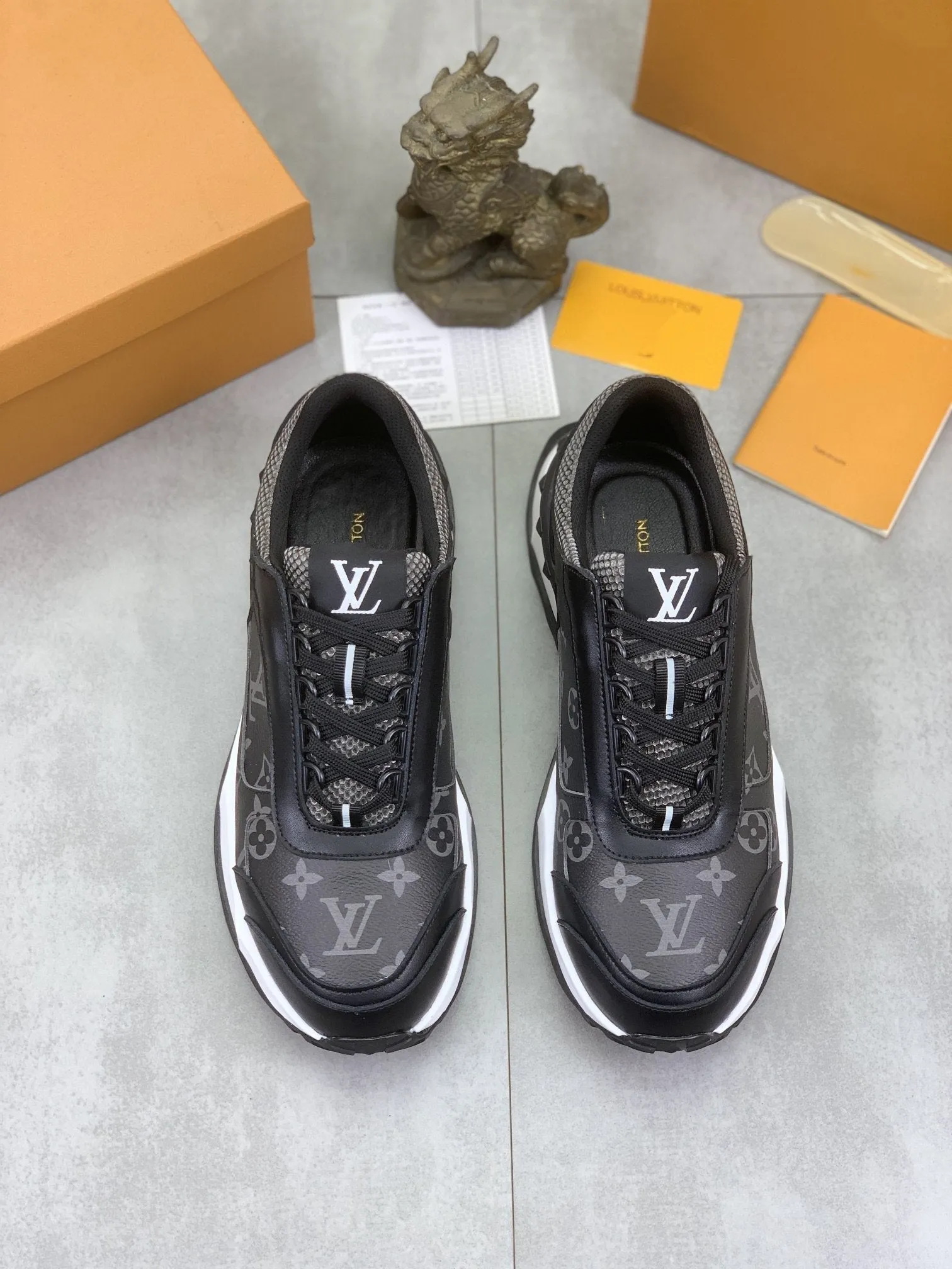 LV MONOGRAM SNEAKER BLACK