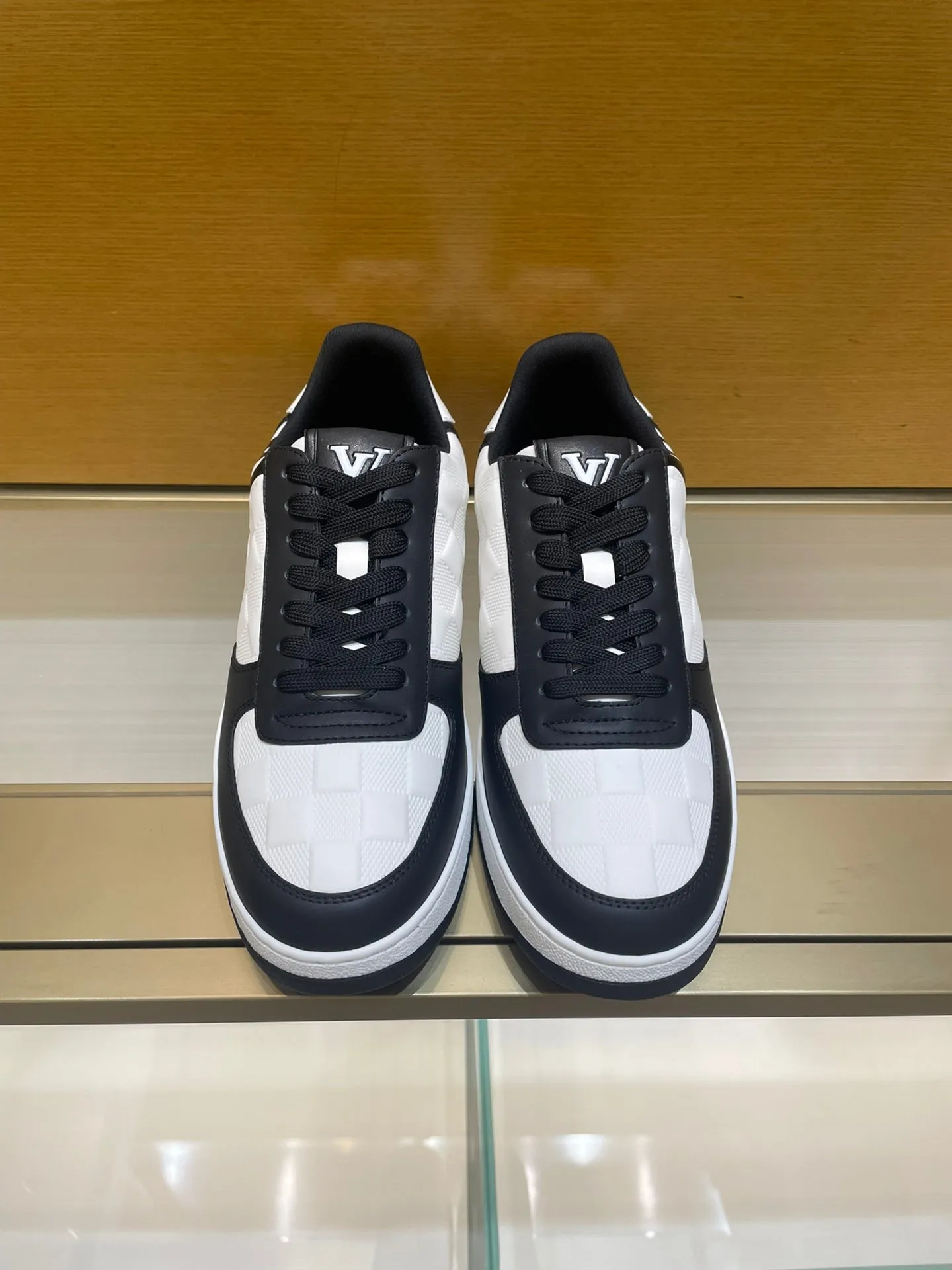 LV RIVOLI SNEAKER MEN BLACK WHITE