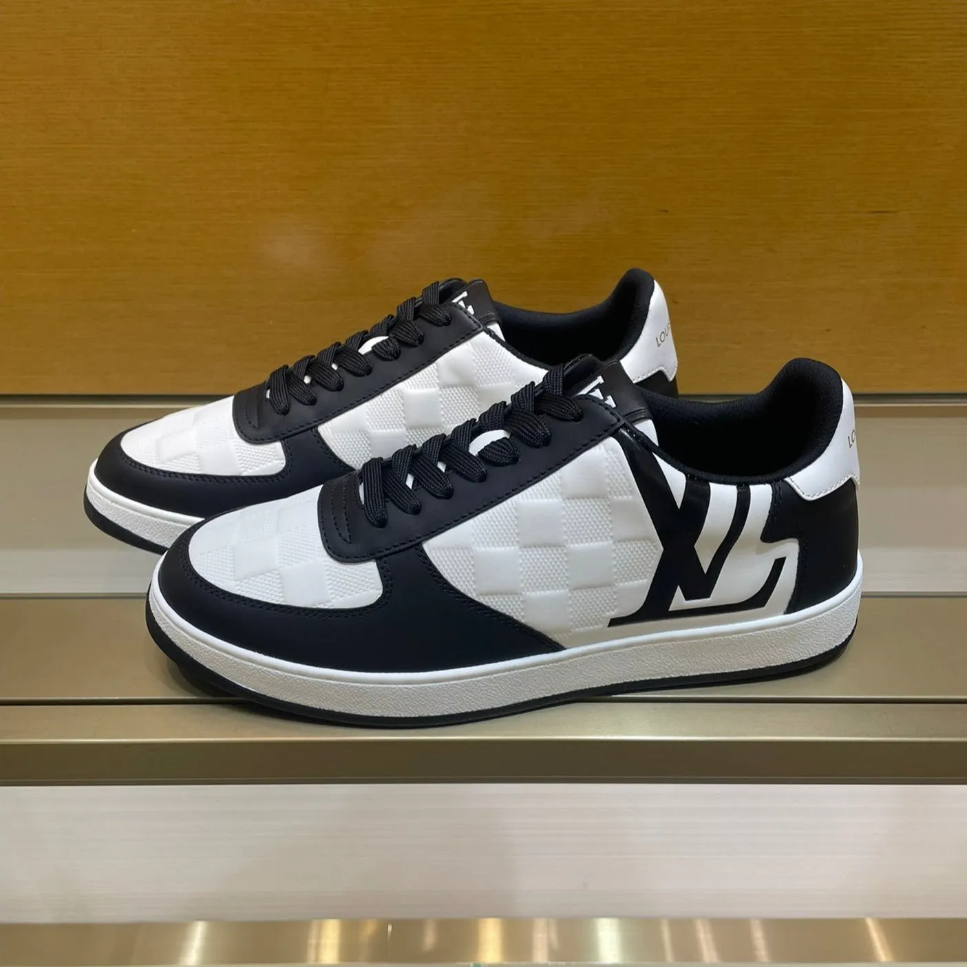LV RIVOLI SNEAKER MEN BLACK WHITE