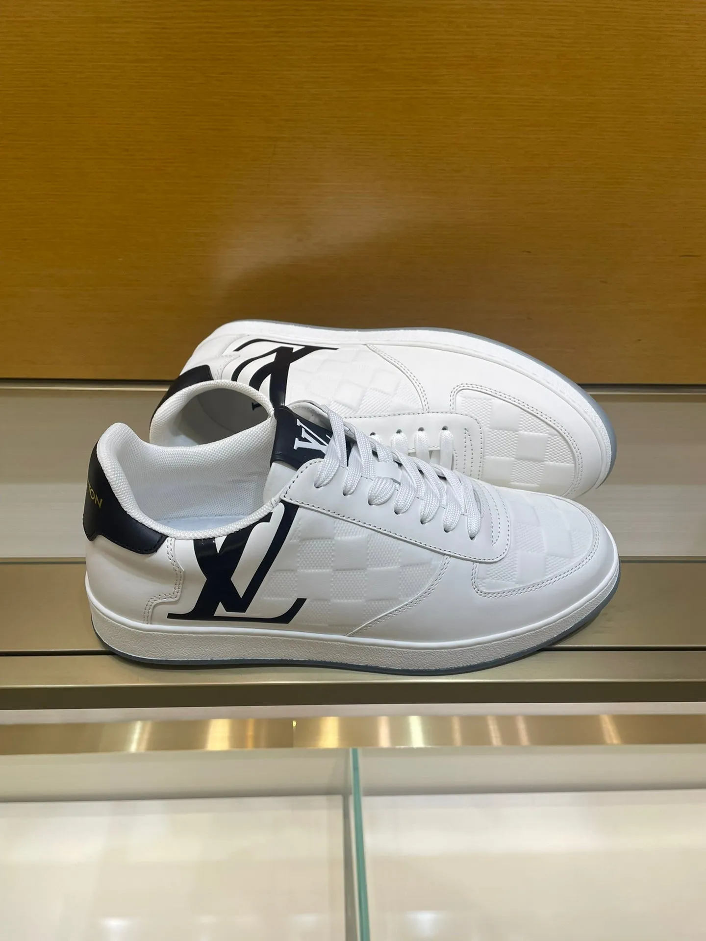 LV RIVOLI SNEAKER MEN WHITE