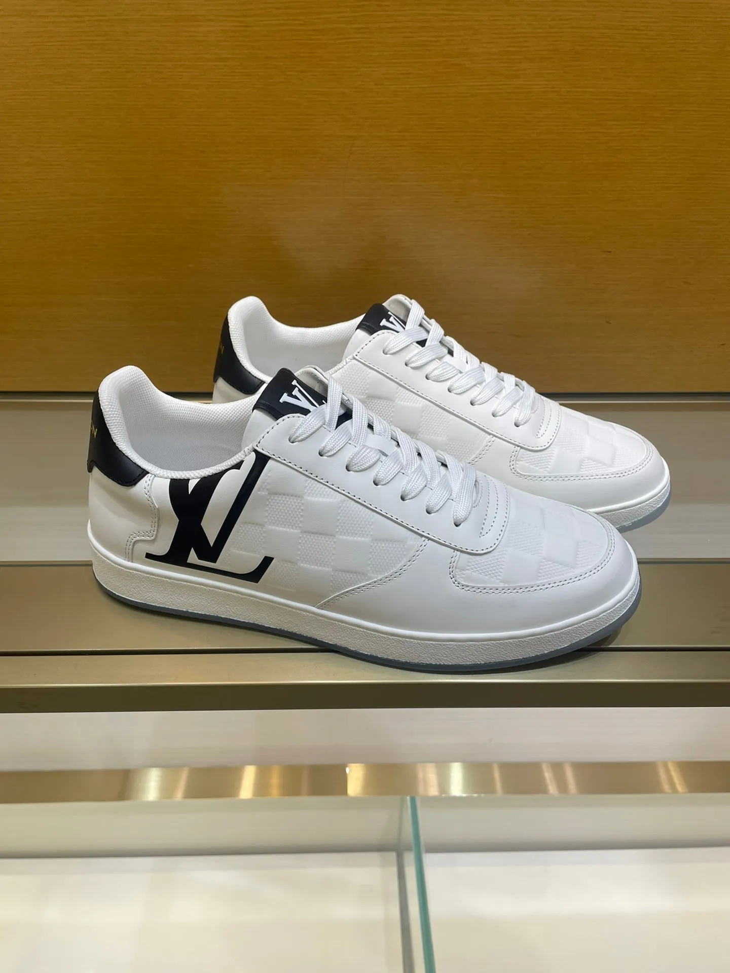 LV RIVOLI SNEAKER MEN WHITE