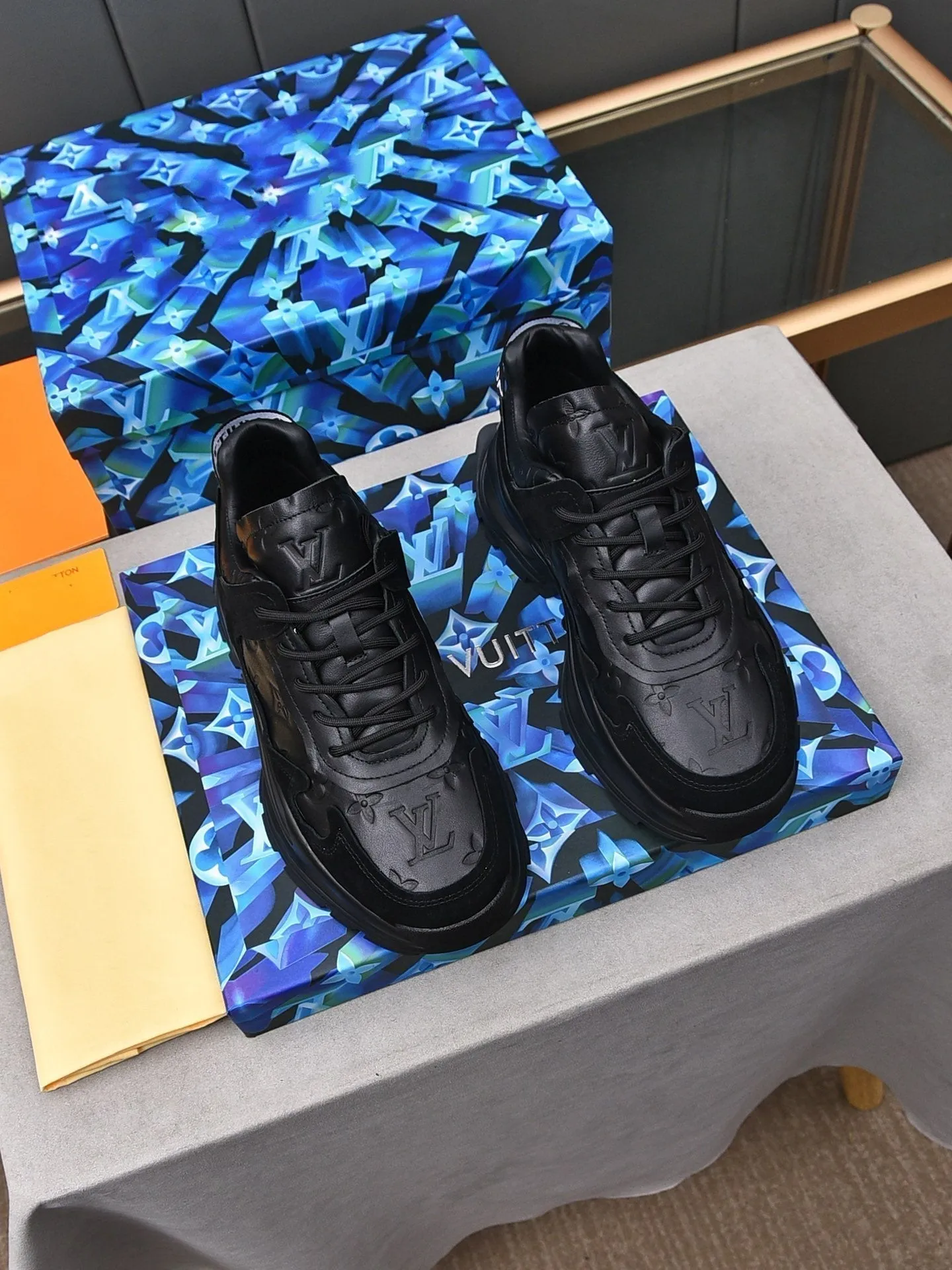 LV RUN SNEAKER BLACK