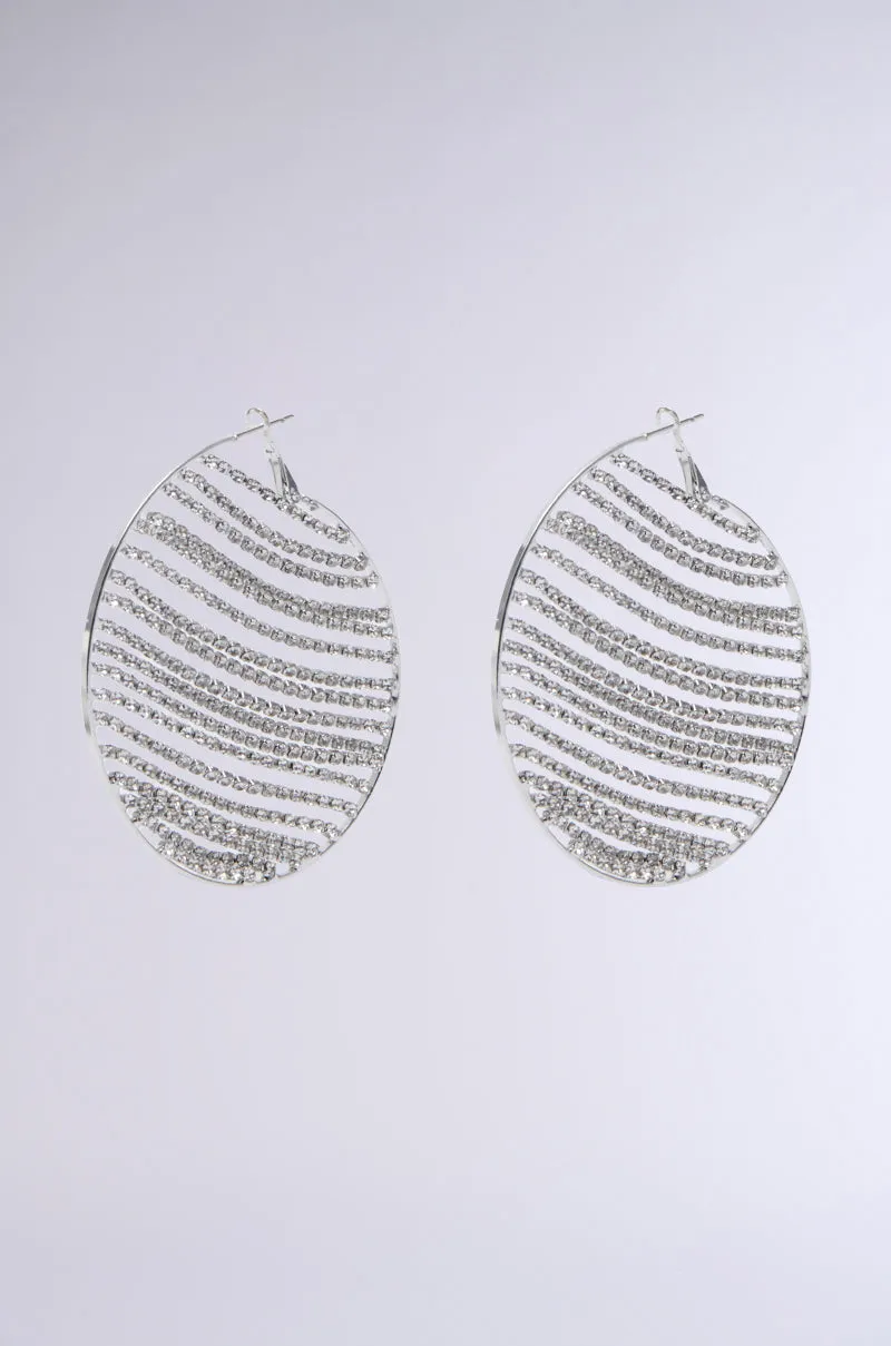 MAIN MOMENT BLING HOOP EARRING