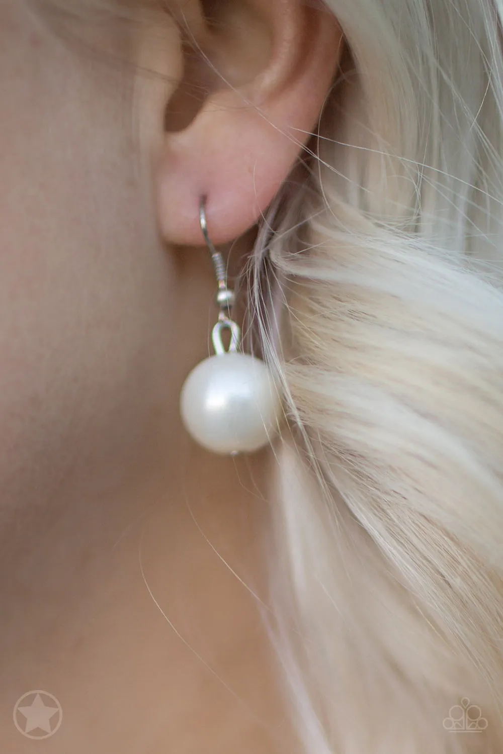Paparazzi - Designated Diva  - White Pearl Necklace