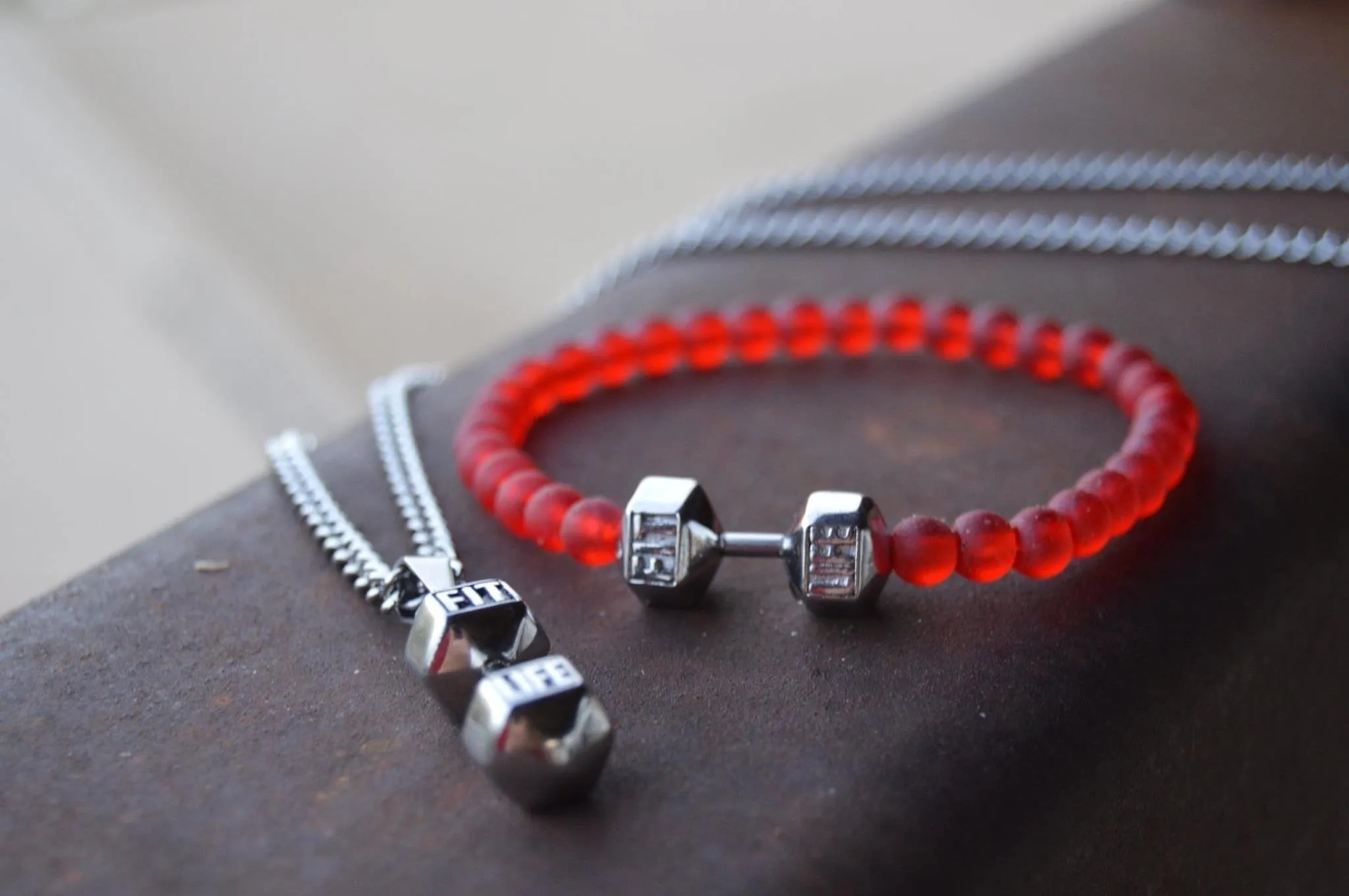 Red dumbbel bracelet