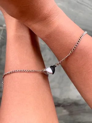 (Set of 2) Heart Hand Holding Magnet Bracelets