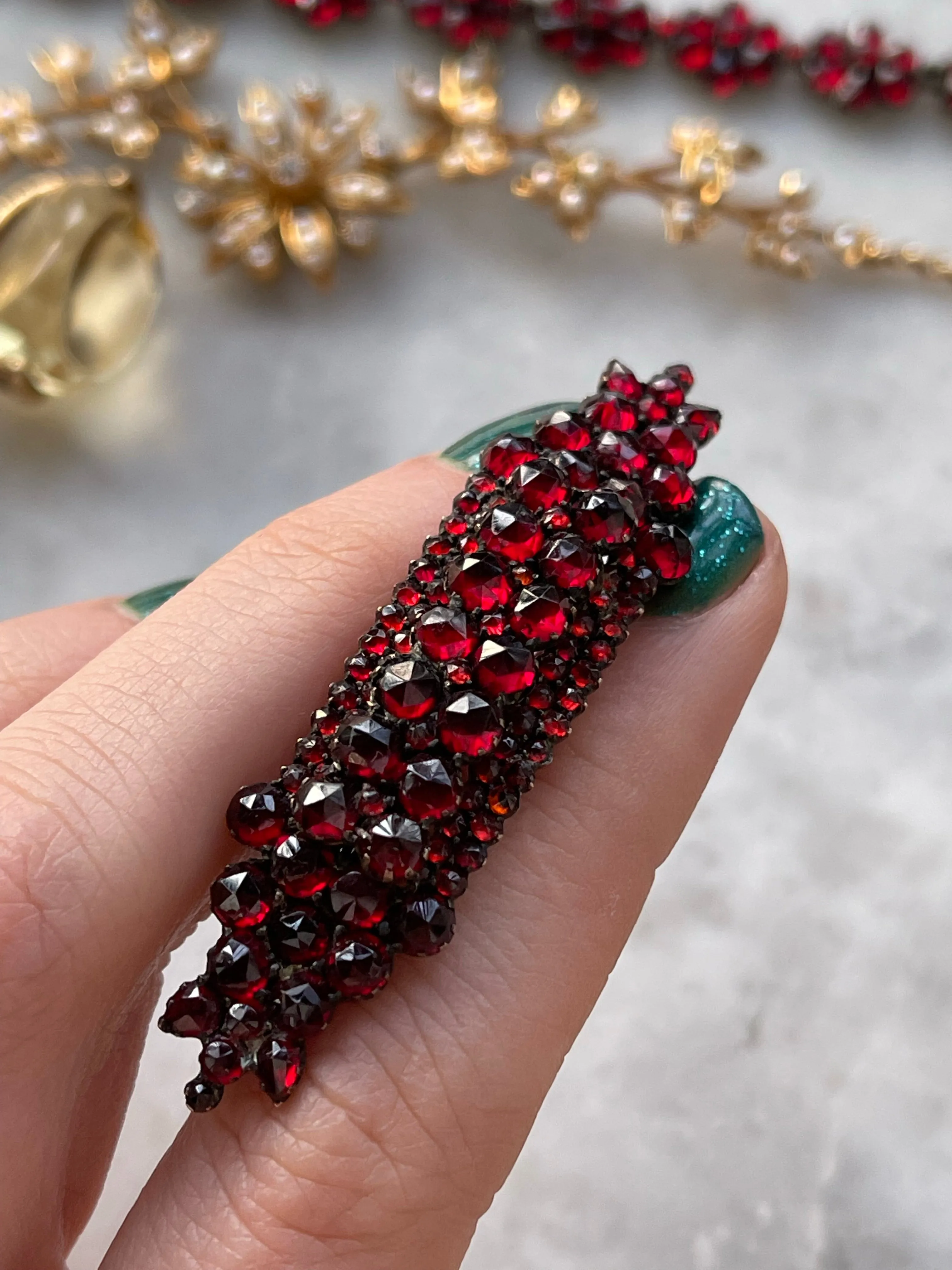 Superb Victorian 6k Garnet Barrette Brooch