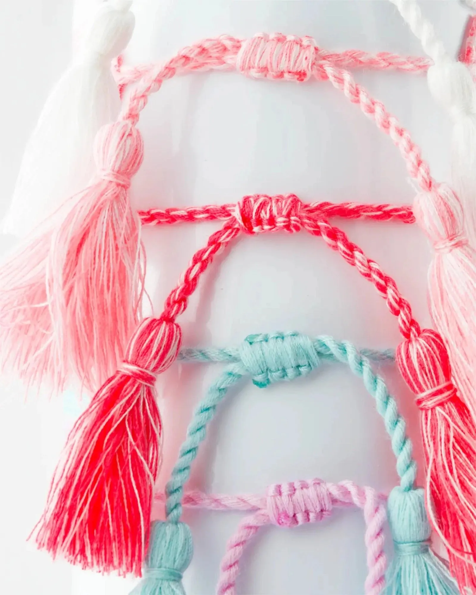 Tie Happy Bracelet White